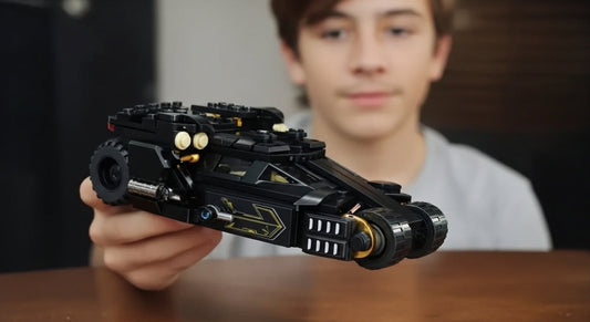 Futuristic Batman Batmobile (322 pieces)