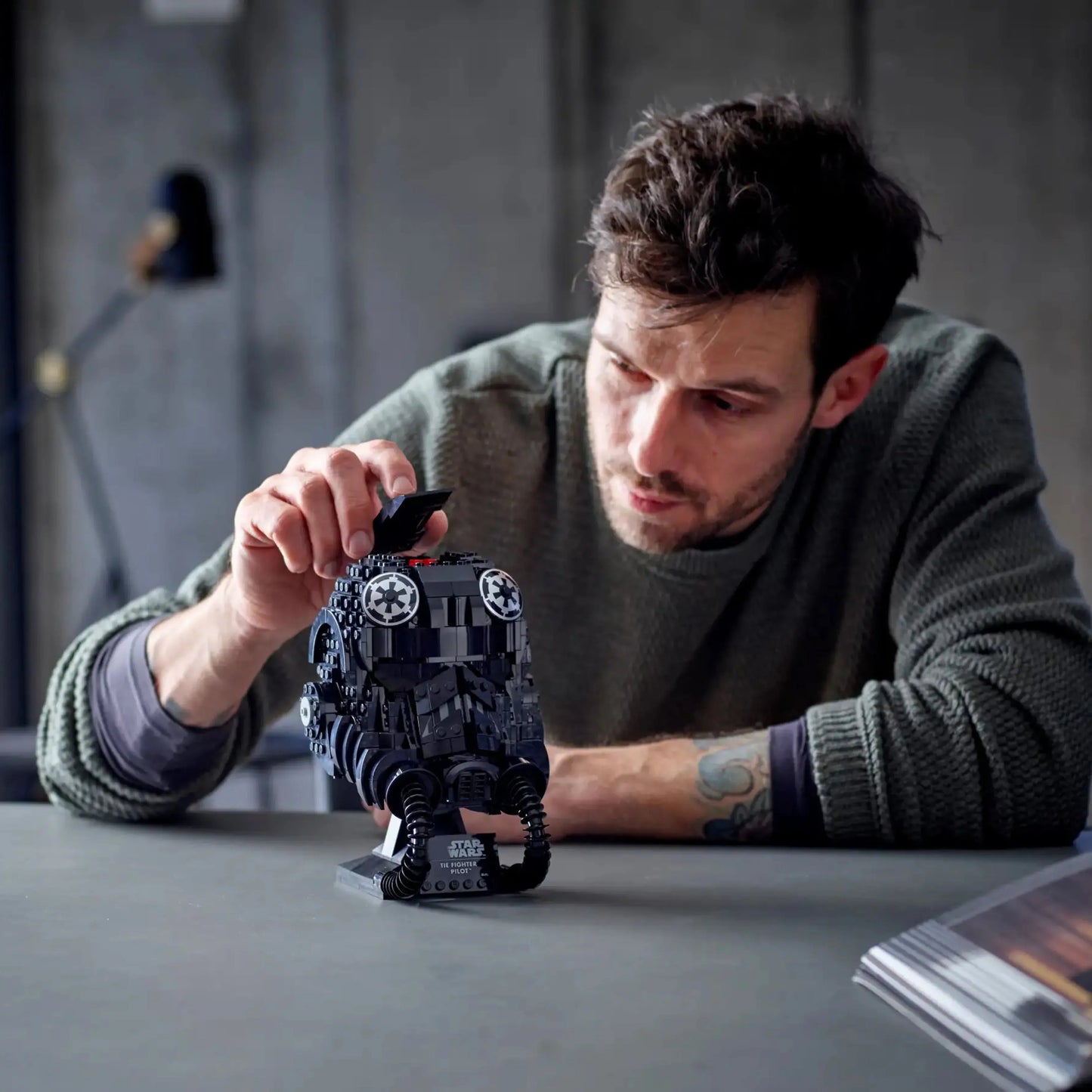 TIE Fighter Pilot Helmet (724 pieces)