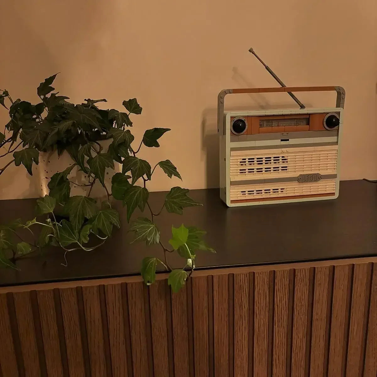 Retro Radio (906 pieces)