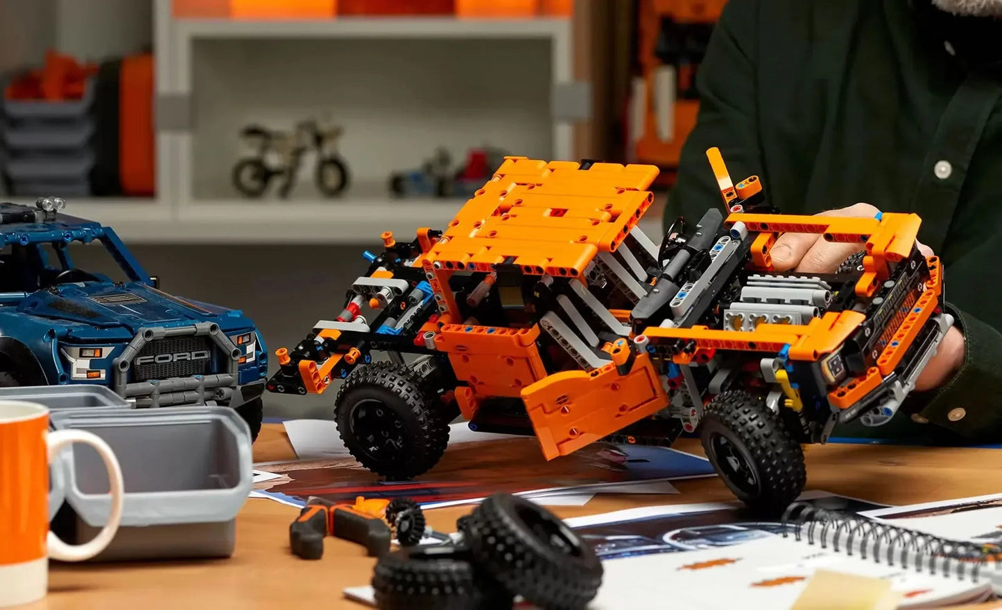 (75% OFF) Ford Raptor F-150 with real mechanics and a V6 Engine with moving pistons (1379 pieces)