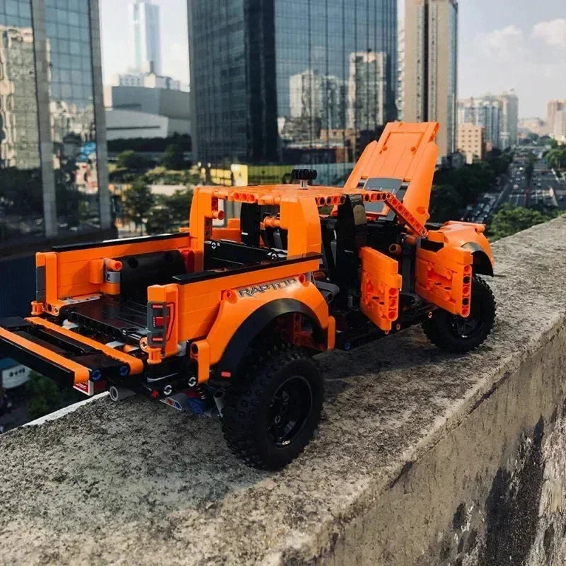 Ford F-150 Raptor (1379 pieces)