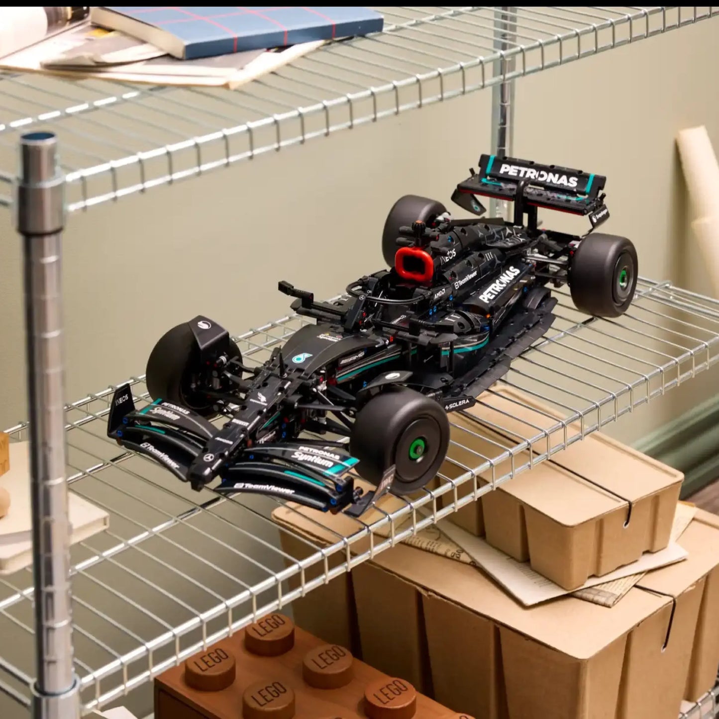 Formula 1 - Mercedes-AMG F1 W14 (1642 pieces)