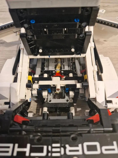 (80% OFF) With 6 Cylinder Boxer Engine and Opening Doors - Scale 1:10 - 1580 Pieces