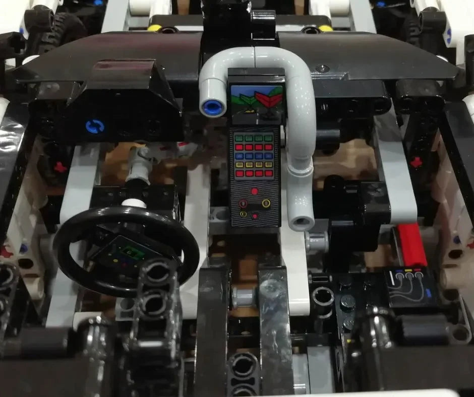 (80% OFF) With 6 Cylinder Boxer Engine and Opening Doors - Scale 1:10 - 1580 Pieces