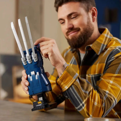 Wolverine's Adamantium Claws (596 pieces)