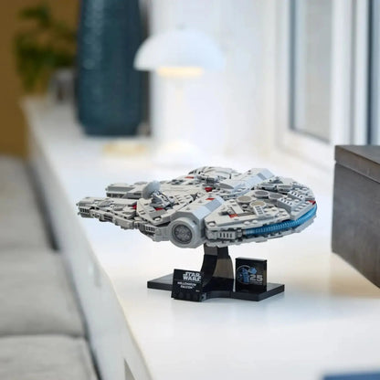 Millennium Falcon (900 pieces)