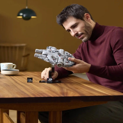 Millennium Falcon (900 pieces)