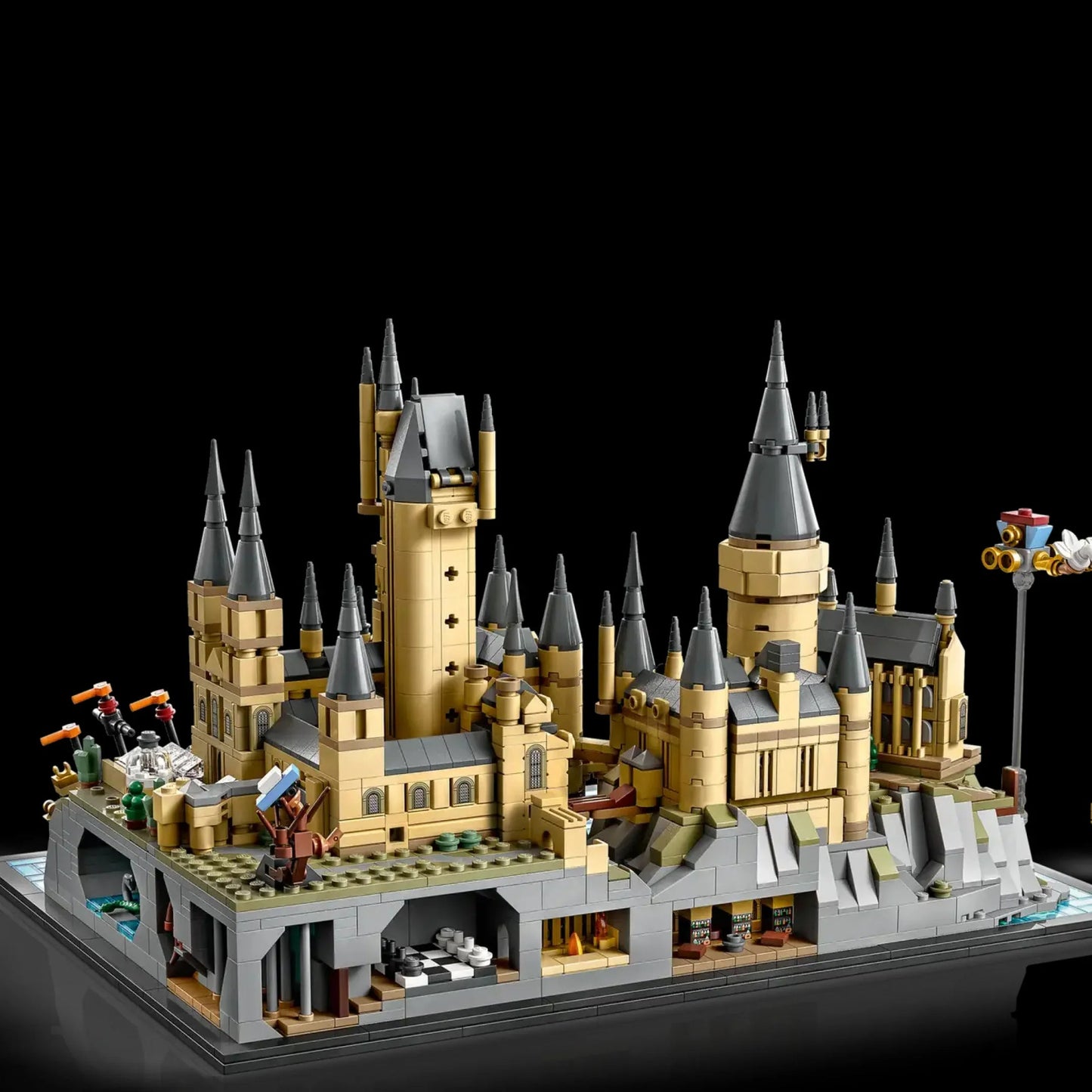 The Castle and the Hogwarts Grounds (2660 pieces)