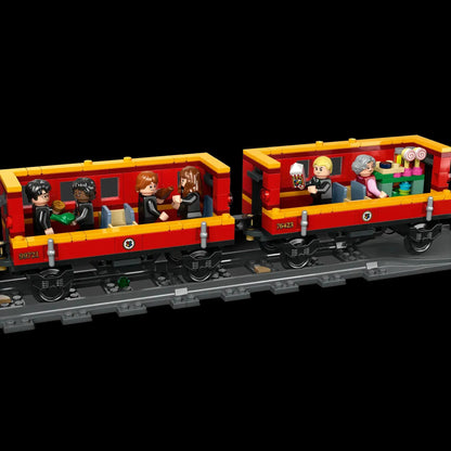 The Hogwarts Express and Hogsmeade Station (1074 pieces)