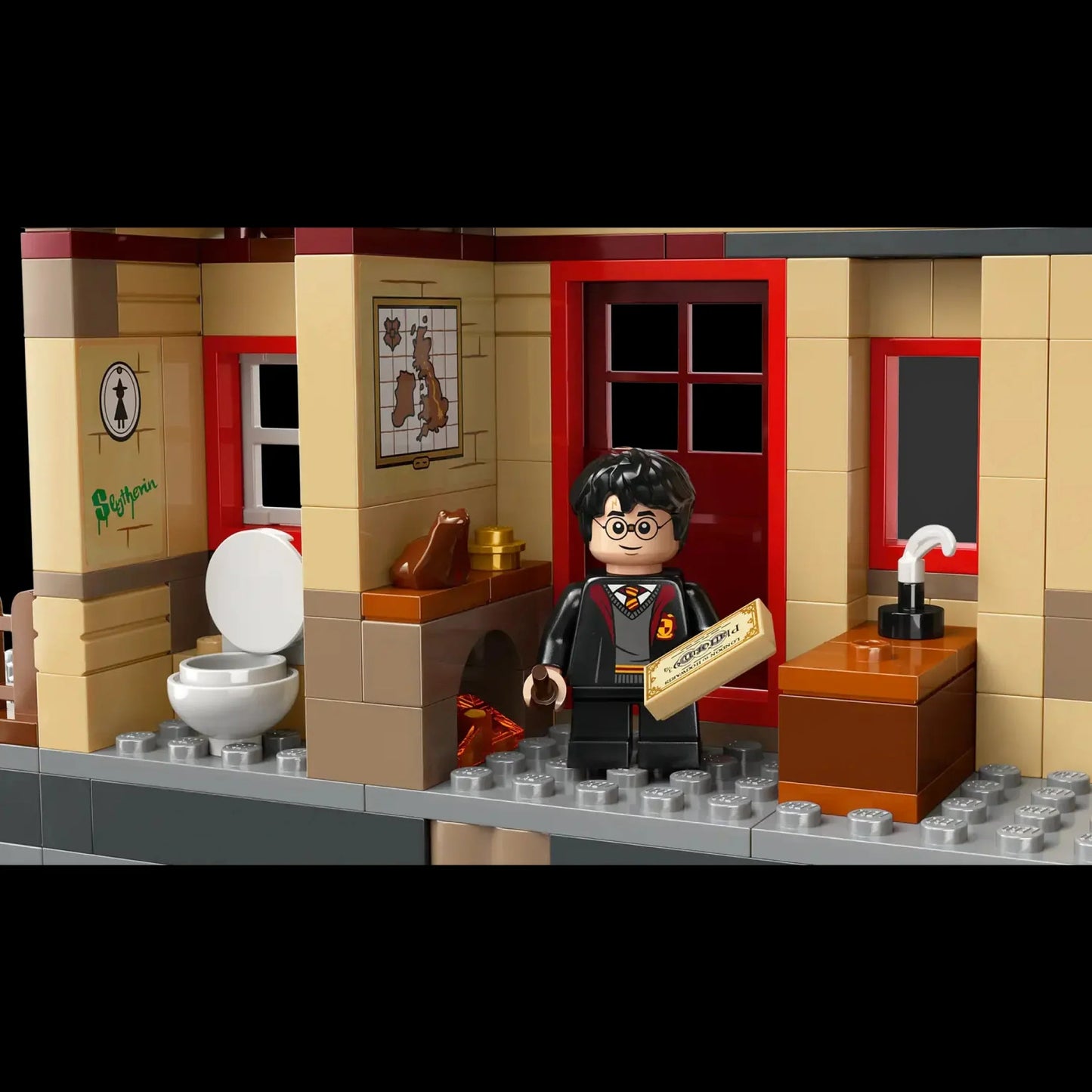 The Hogwarts Express and Hogsmeade Station (1074 pieces)