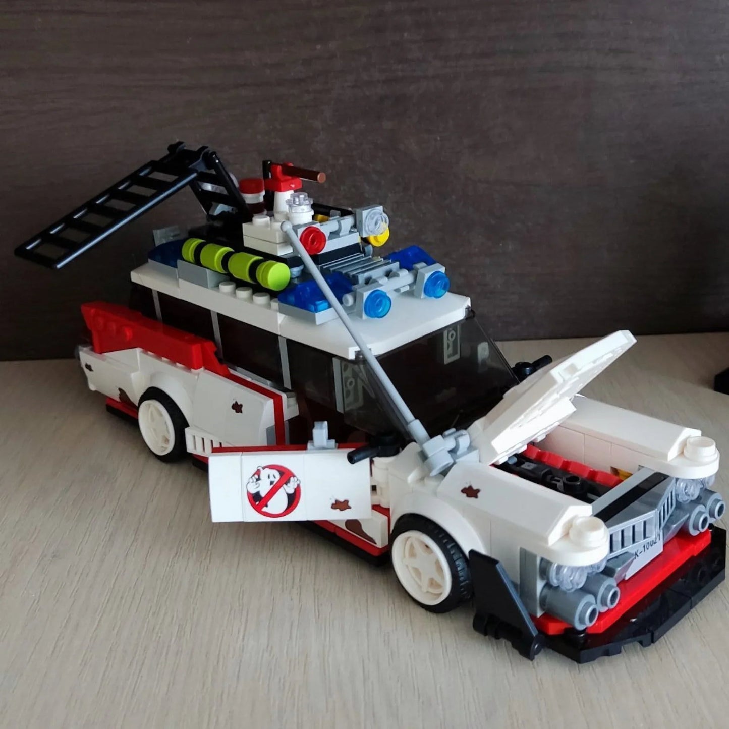 Cadillac ECTO-1 from Ghostbusters (603 pieces)