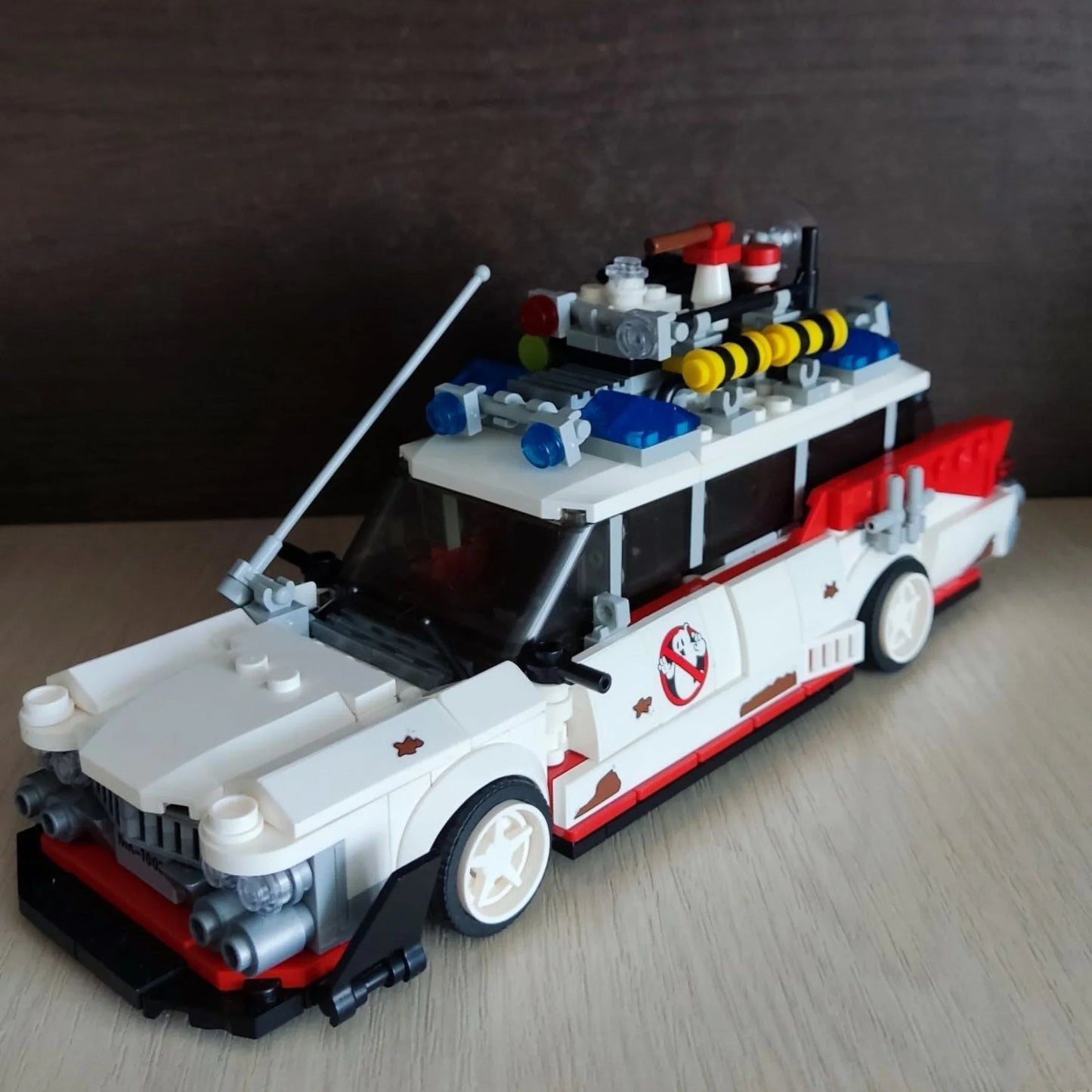 Cadillac ECTO-1 from Ghostbusters (603 pieces)