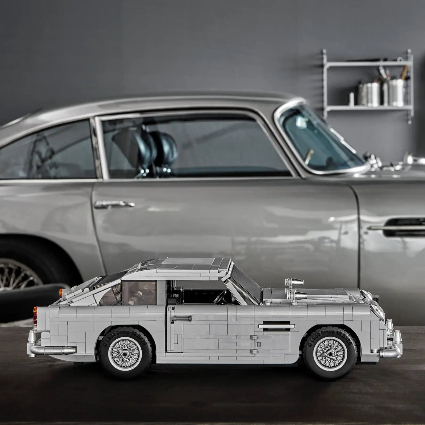 Aston Martin DB5 of James Bond "007" (1295 pieces)