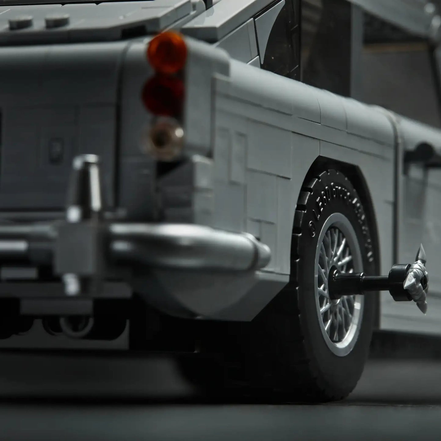 Aston Martin DB5 of James Bond "007" (1295 pieces)