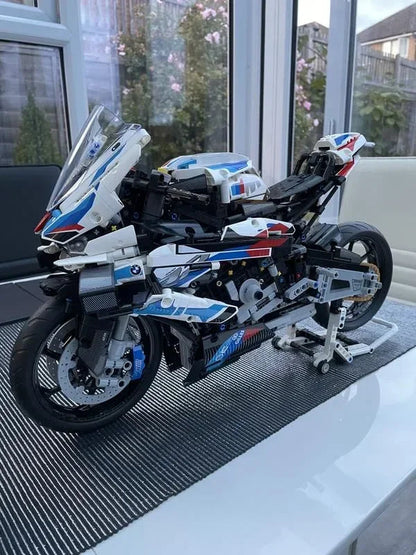 BMW M 1000 RR (1920 pieces)