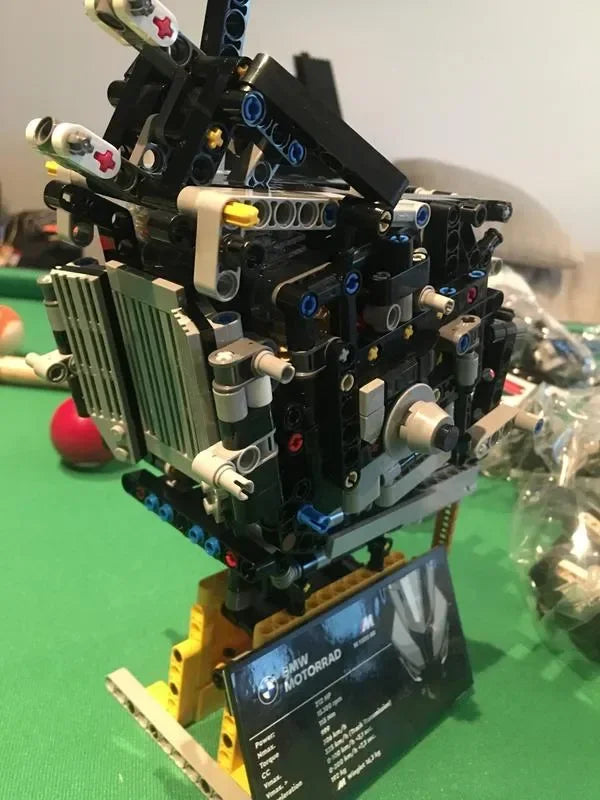 BMW M 1000 RR (1920 pieces)