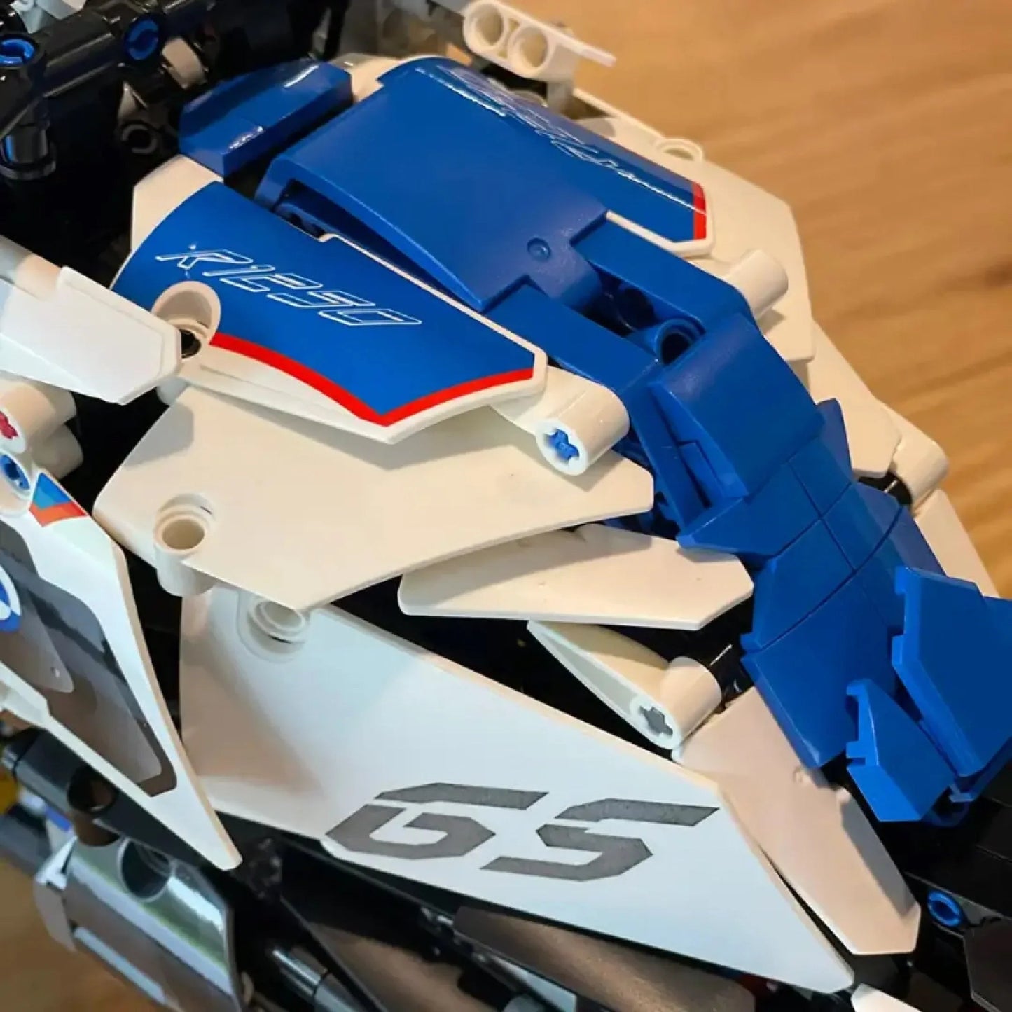 BMW R1250 GS (2396 pieces)