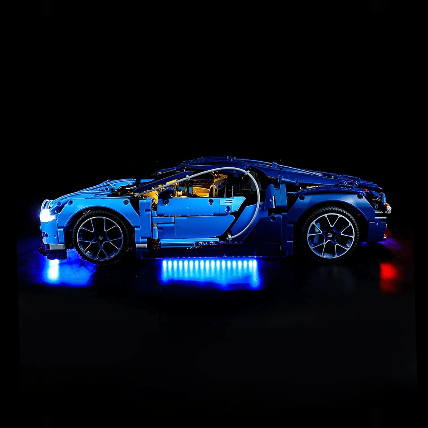 (57% OFF) Super Blue Bugatti Chiron with a W16 Engine and 56 cm in Length (3599 pieces)