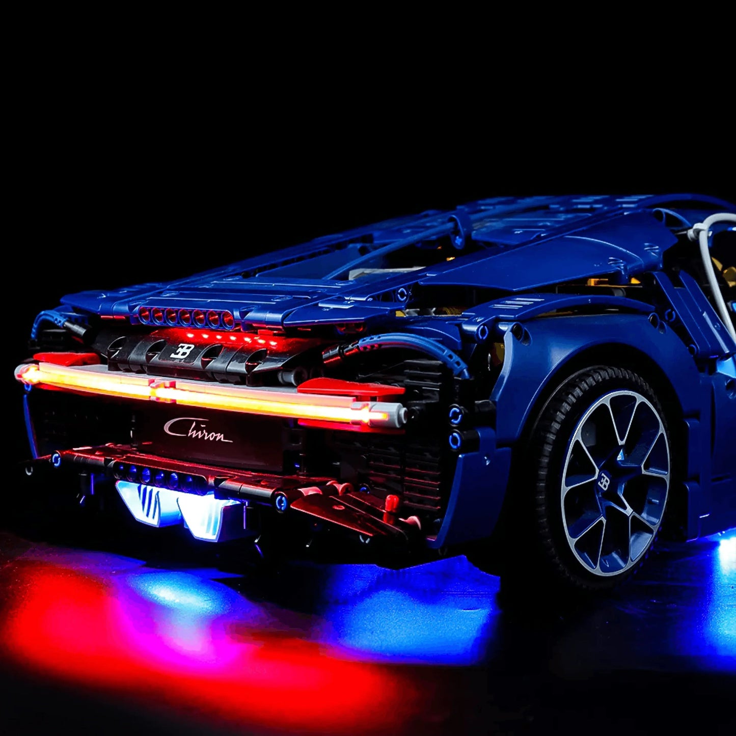 (57% OFF) Super Blue Bugatti Chiron with a W16 Engine and 56 cm in Length (3599 pieces)