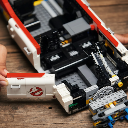 Ghostbusters Cadillac ECTO-1 (2352 pieces)