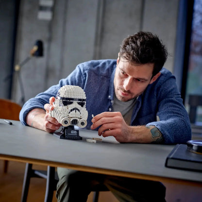 Stormtrooper Helmet (647 pieces)