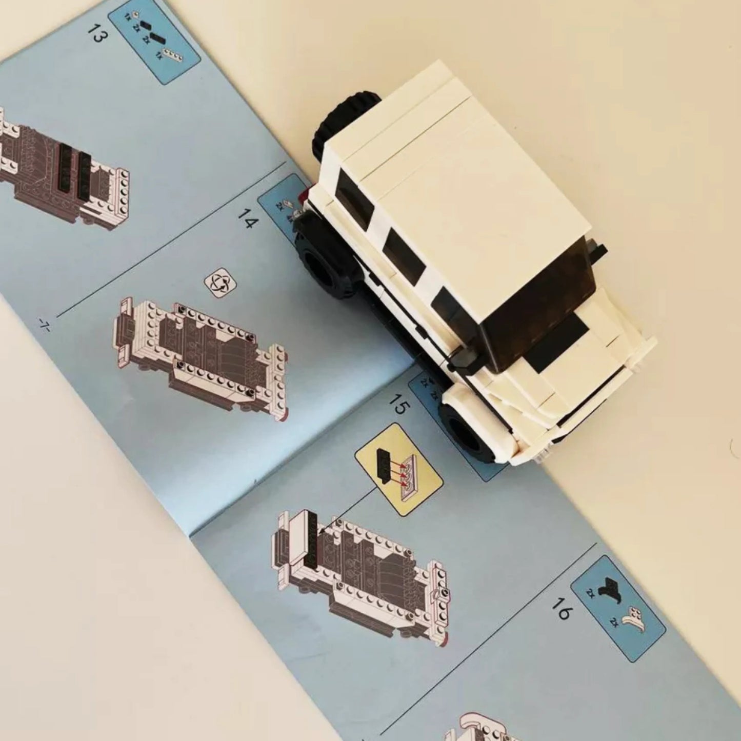 Mercedes AMG G63 (265 pieces)